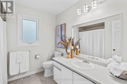 2068 Pipers Court, Burlington, ON - Indoor Photo Showing Bathroom