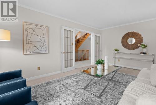 2068 Pipers Court, Burlington, ON - Indoor Photo Showing Living Room