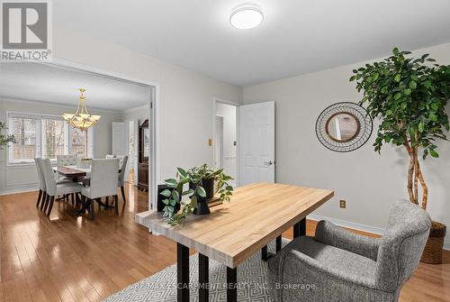 2068 Pipers Court, Burlington, ON - Indoor Photo Showing Dining Room