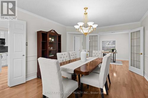 2068 Pipers Court, Burlington, ON - Indoor Photo Showing Dining Room