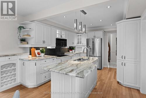 2068 Pipers Court, Burlington, ON - Indoor Photo Showing Kitchen With Double Sink With Upgraded Kitchen