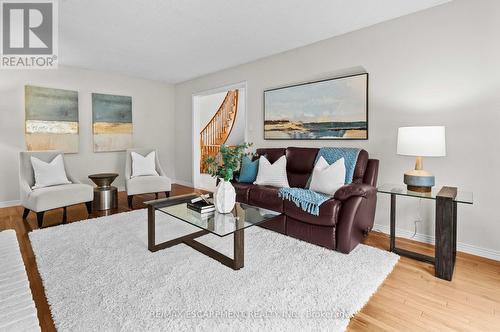 2068 Pipers Court, Burlington, ON - Indoor Photo Showing Living Room