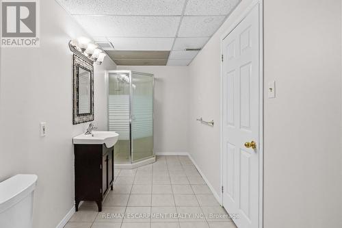 2068 Pipers Court, Burlington, ON - Indoor Photo Showing Bathroom