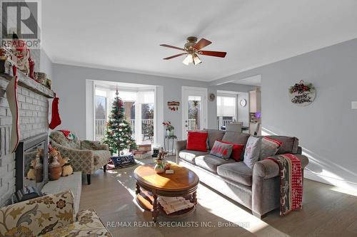 11044 1St Line, Milton, ON - Indoor Photo Showing Living Room