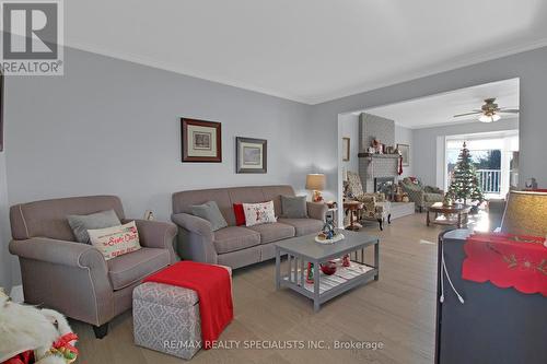 11044 1St Line, Milton, ON - Indoor Photo Showing Living Room