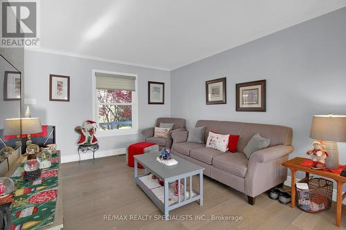 11044 1St Line, Milton, ON - Indoor Photo Showing Living Room