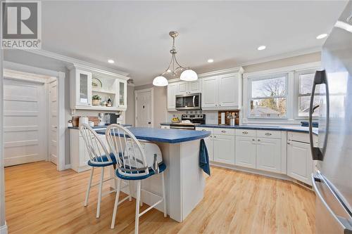 112 Chestnut Avenue, Sarnia, ON - Indoor Photo Showing Kitchen With Upgraded Kitchen