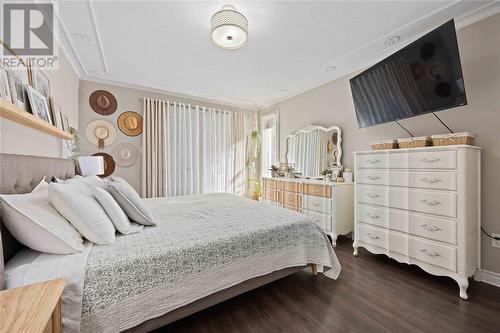 112 Chestnut Avenue, Sarnia, ON - Indoor Photo Showing Bedroom