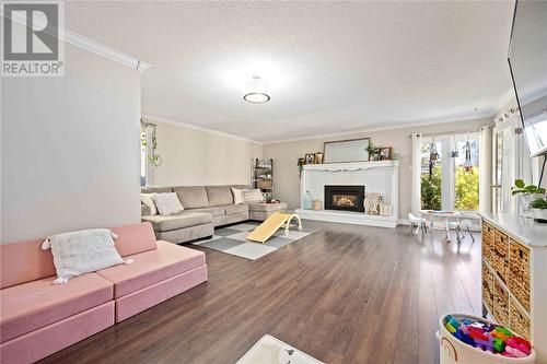 112 Chestnut Avenue, Sarnia, ON - Indoor Photo Showing Living Room With Fireplace