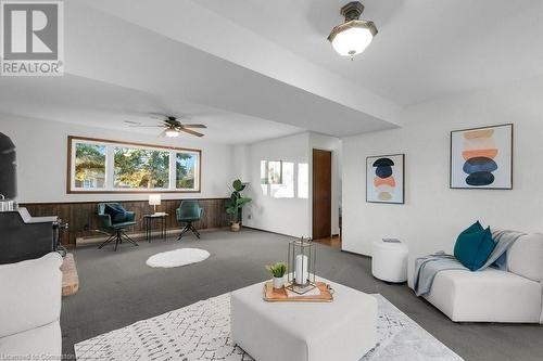 7 Phoebe Crescent, Elmira, ON - Indoor Photo Showing Living Room