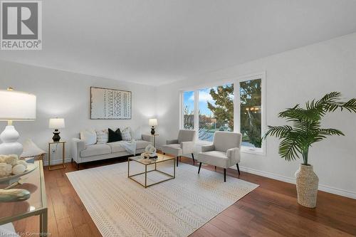 7 Phoebe Crescent, Elmira, ON - Indoor Photo Showing Living Room