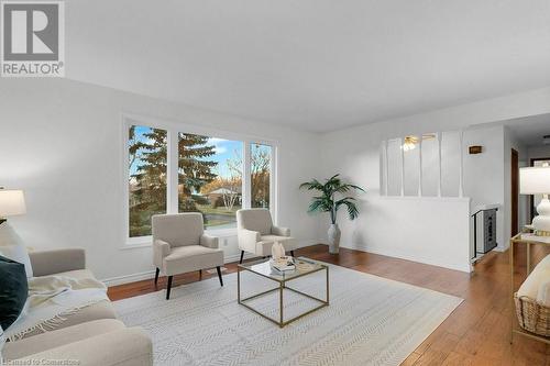 7 Phoebe Crescent, Elmira, ON - Indoor Photo Showing Living Room