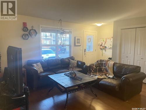 407 1015 Patrick Crescent, Saskatoon, SK - Indoor Photo Showing Living Room