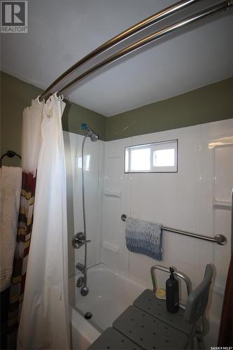 308 2Nd Avenue W, Frontier, SK - Indoor Photo Showing Bathroom