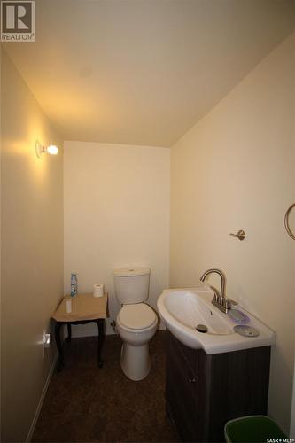 308 2Nd Avenue W, Frontier, SK - Indoor Photo Showing Bathroom