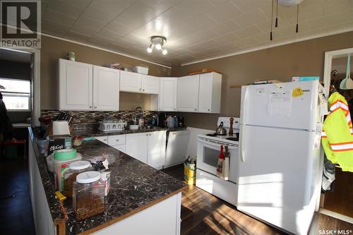 308 2Nd Avenue W, Frontier, SK - Indoor Photo Showing Kitchen