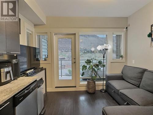 1040 Talasa Court Unit# 3222, Kamloops, BC - Indoor Photo Showing Living Room