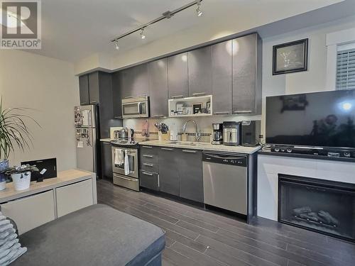 1040 Talasa Court Unit# 3222, Kamloops, BC - Indoor Photo Showing Kitchen With Stainless Steel Kitchen