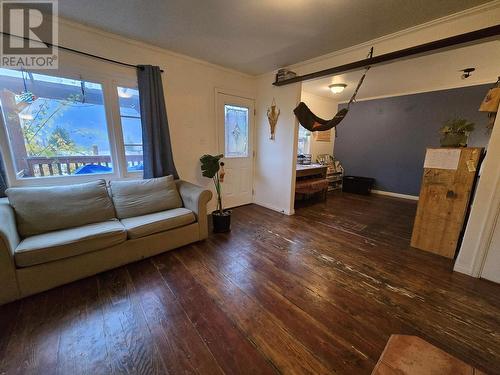 701 Seventh Street, Nelson, BC - Indoor Photo Showing Living Room