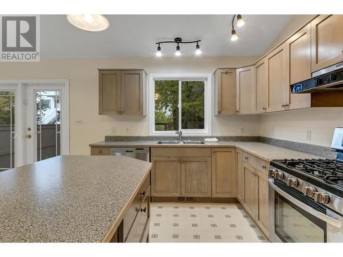 3194 Vista View Road, Prince George, BC - Indoor Photo Showing Kitchen With Double Sink