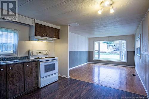 4 Glenrose Street, Lincoln, NB - Indoor Photo Showing Kitchen