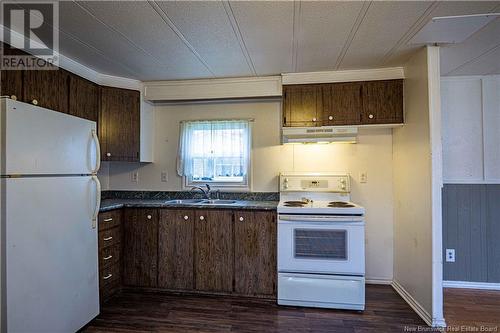 4 Glenrose Street, Lincoln, NB - Indoor Photo Showing Kitchen With Double Sink