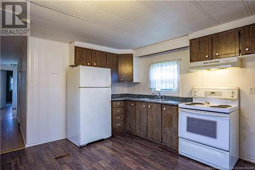 4 Glenrose Street, Lincoln, NB - Indoor Photo Showing Kitchen With Double Sink