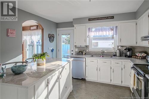 15 Sandalwood Crescent, Saint John, NB - Indoor Photo Showing Kitchen With Double Sink