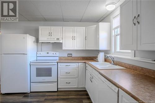 15 Sandalwood Crescent, Saint John, NB - Indoor Photo Showing Kitchen With Double Sink