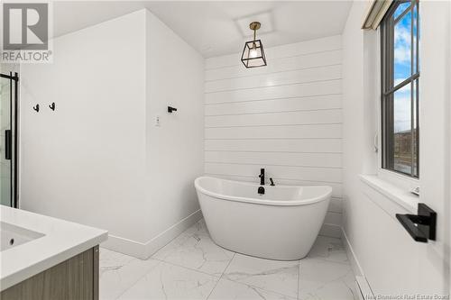 685 Centrale Street, Dieppe, NB - Indoor Photo Showing Bathroom