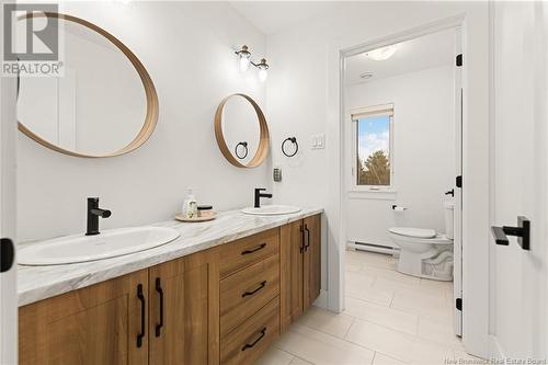 685 Centrale Street, Dieppe, NB - Indoor Photo Showing Bathroom