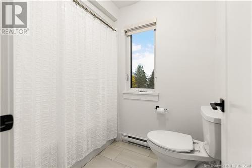 685 Centrale Street, Dieppe, NB - Indoor Photo Showing Bathroom