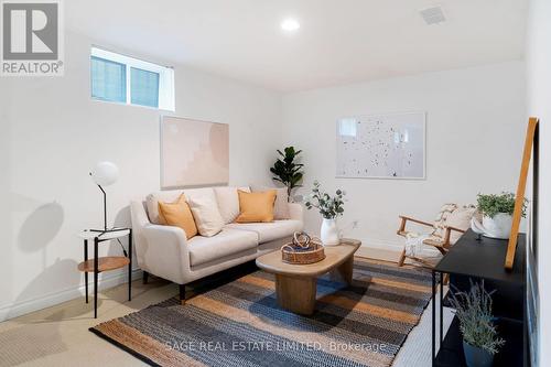 149 Glenwood Crescent, Toronto, ON - Indoor Photo Showing Living Room