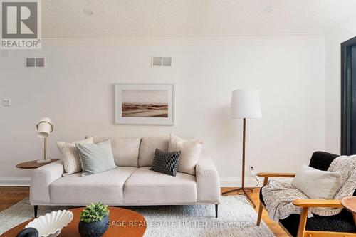 149 Glenwood Crescent, Toronto, ON - Indoor Photo Showing Living Room