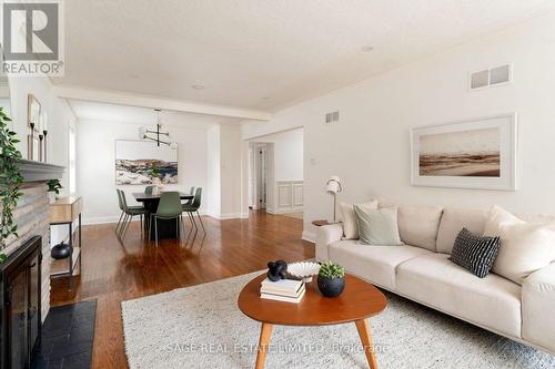 149 Glenwood Crescent, Toronto, ON - Indoor Photo Showing Living Room