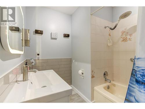 1255 Raymer Avenue Unit# 162, Kelowna, BC - Indoor Photo Showing Bathroom