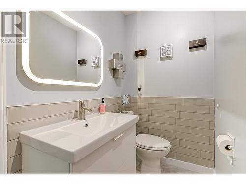 1255 Raymer Avenue Unit# 162, Kelowna, BC - Indoor Photo Showing Bathroom