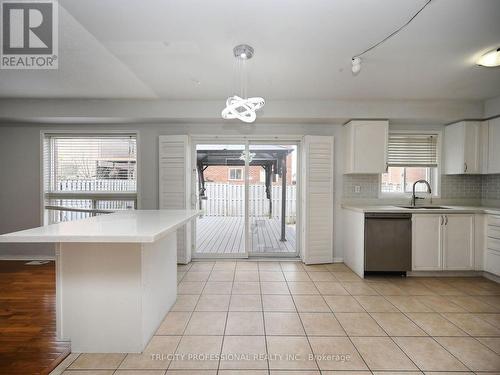 44 Conklin Drive, Brampton, ON - Indoor Photo Showing Kitchen