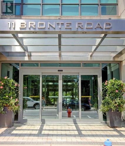 102 - 11 Bronte Road, Oakville, ON - Outdoor