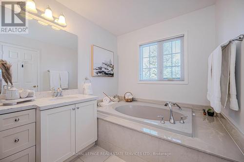 7 - 2105 Berwick Drive, Burlington, ON - Indoor Photo Showing Bathroom