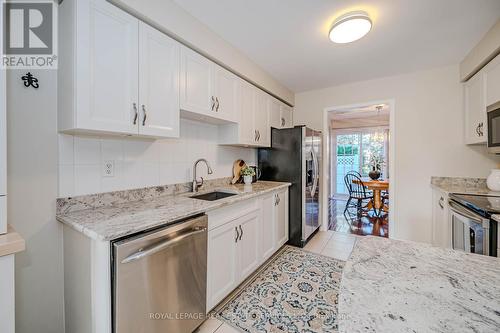 7 - 2105 Berwick Drive, Burlington, ON - Indoor Photo Showing Kitchen