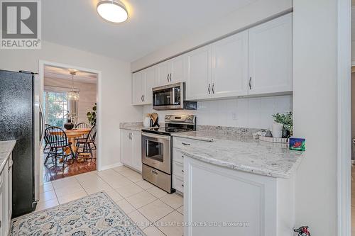 7 - 2105 Berwick Drive, Burlington, ON - Indoor Photo Showing Kitchen