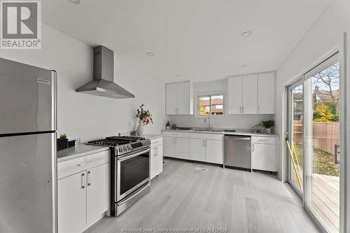 1412 Lincoln Road, Windsor, ON - Indoor Photo Showing Kitchen