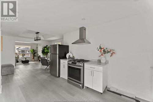 1412 Lincoln Road, Windsor, ON - Indoor Photo Showing Kitchen