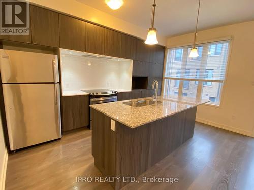 313 Squire Crescent, Oakville, ON - Indoor Photo Showing Kitchen