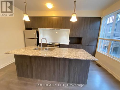 313 Squire Crescent, Oakville, ON - Indoor Photo Showing Kitchen With Double Sink