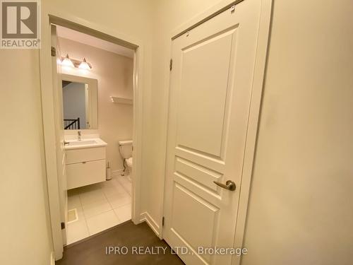 313 Squire Crescent, Oakville, ON - Indoor Photo Showing Bathroom