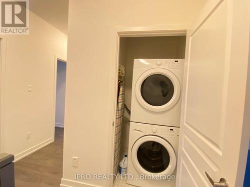 313 Squire Crescent, Oakville, ON - Indoor Photo Showing Laundry Room