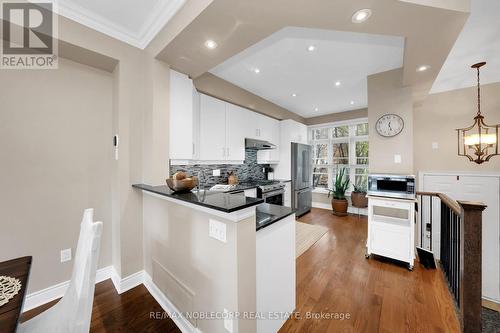 8 - 275 Van Dusen Boulevard, Toronto, ON - Indoor Photo Showing Kitchen