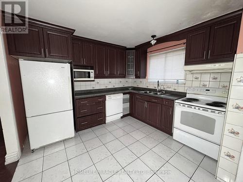 Upper - 4 Braeburn Court, Brampton, ON - Indoor Photo Showing Kitchen With Double Sink